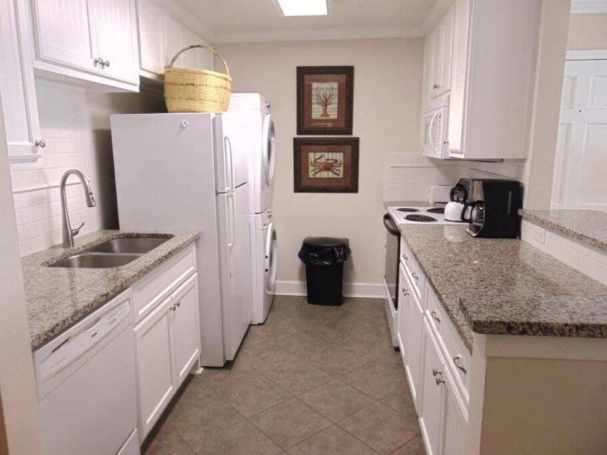 W2 Ocean Walk Resort Upstairs 2 Bed King And Two Twins Next To Back Pool St. Simons Island Exterior photo